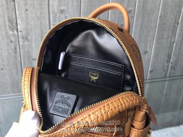 MCM雙肩背包 原單 超mini Stark經典女背包 側邊點綴鉚釘 MCM後背包 時尚迷人單品  mdmc1090